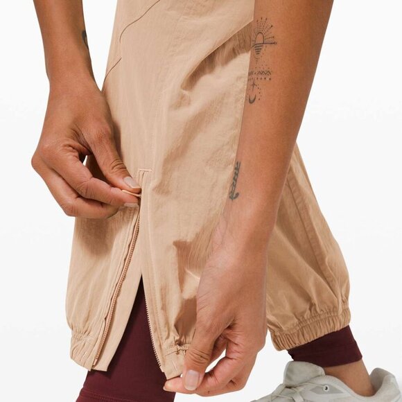 Lululemon Evergreen Track Pant Cafe Au Lait (SIZE 6) - Picture 5 of 14